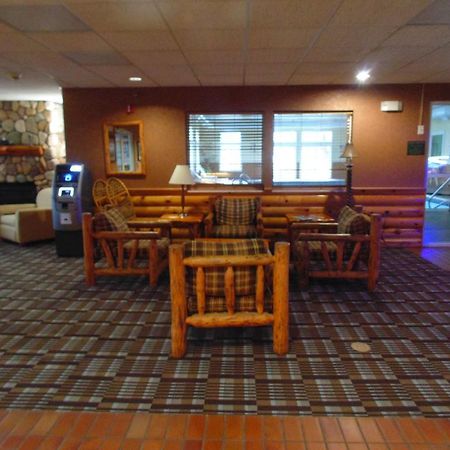 American Inn And Suites Houghton Lake Exterior photo
