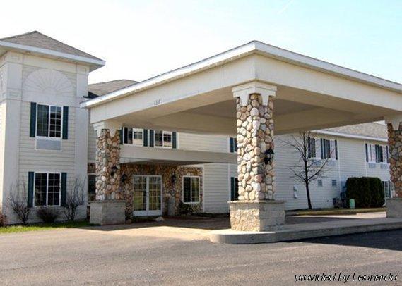 American Inn And Suites Houghton Lake Exterior photo