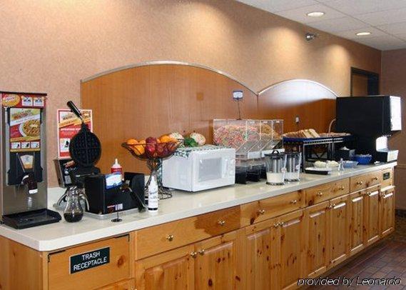 American Inn And Suites Houghton Lake Restaurant photo