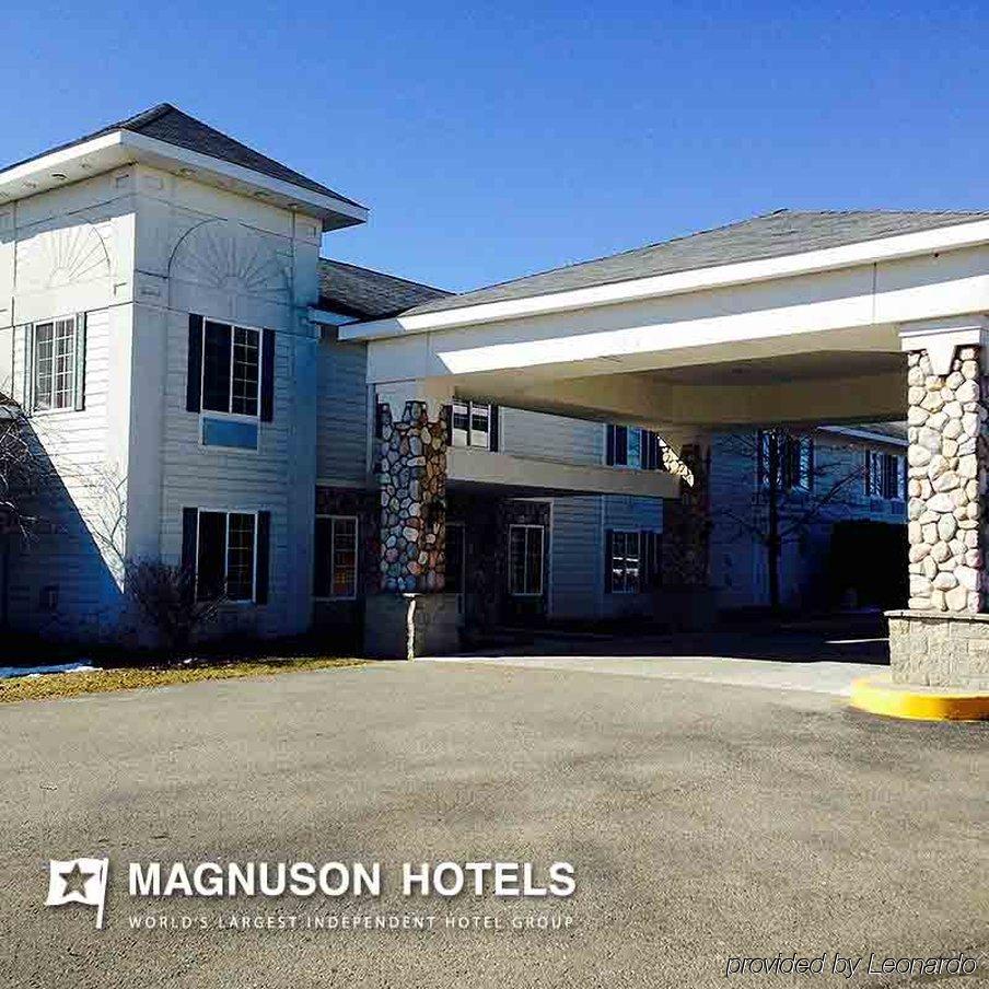 American Inn And Suites Houghton Lake Exterior photo