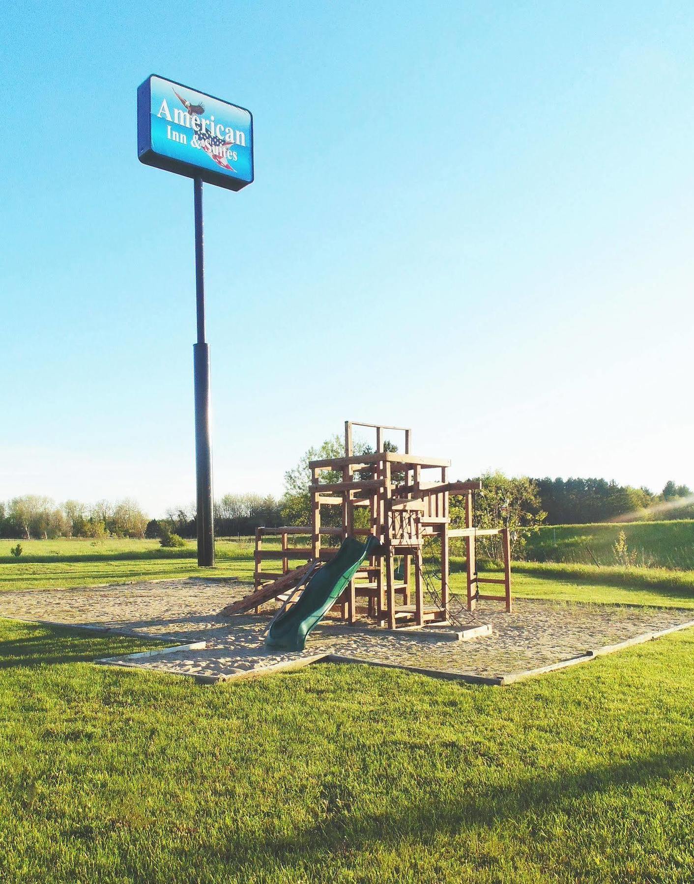 American Inn And Suites Houghton Lake Exterior photo