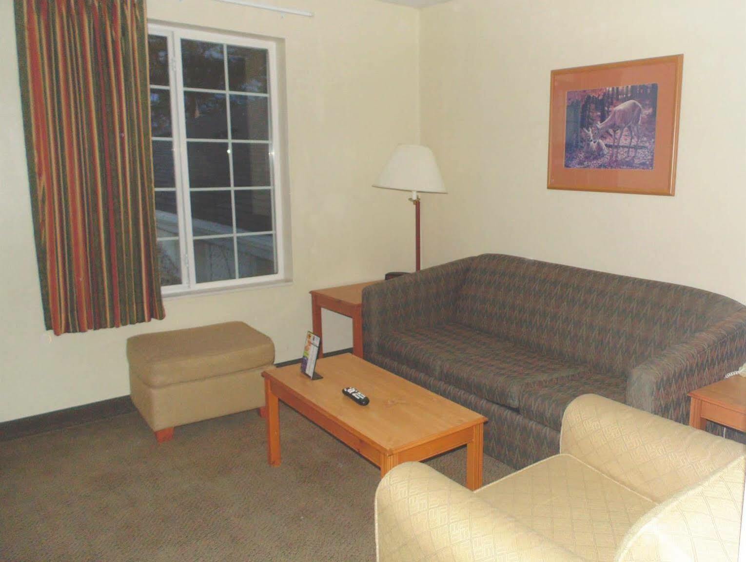 American Inn And Suites Houghton Lake Exterior photo